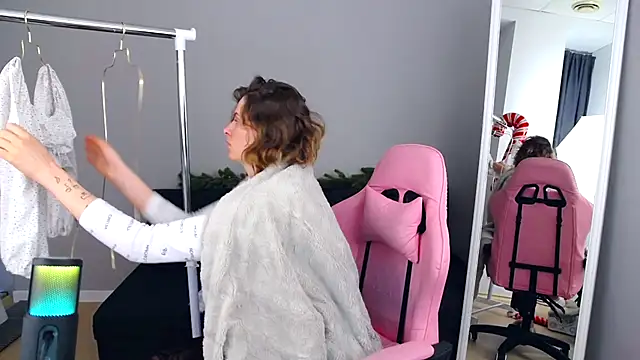 SabrinaRayX online show from 12/14/25, 08:09