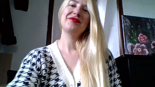 Snapshot of Yselrah chatting on 10/31/25, 12:46 Yselrah online show from 10/31/25, 12:46