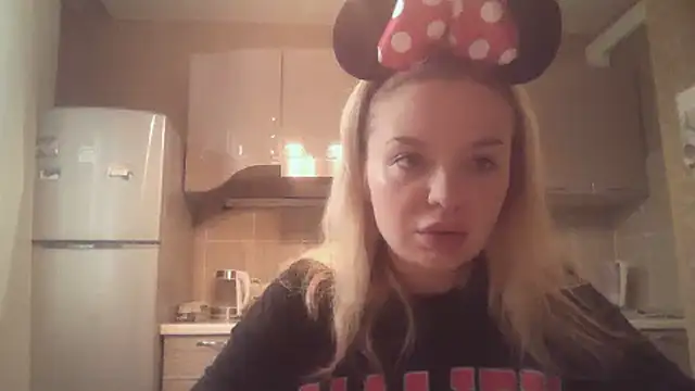 Snapshot of Mirarah chatting on 11/03/25, 06:29 Mirarah online show from 11/03/25, 06:29