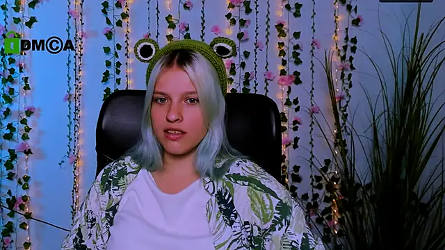 kaela spell  online show from 10/02/25, 01:25