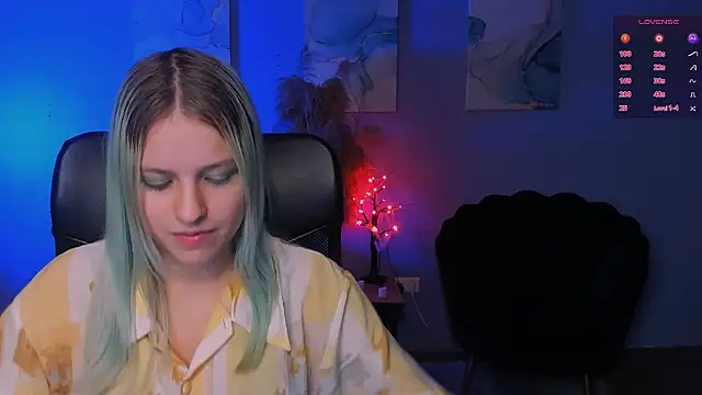 kaela spell  online show from 11/14/25, 01:04