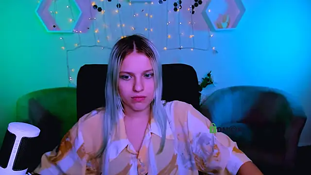 kaela spell  online show from 11/15/25, 01:20