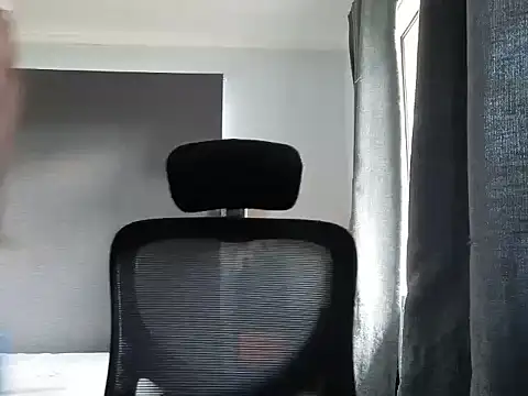 ZoeyJohnson online show from 05/17/26, 12:10