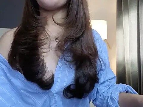 ZoeyJohnson online show from 05/18/26, 12:00