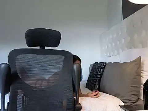 ZoeyJohnson online show from 06/15/26, 12:44