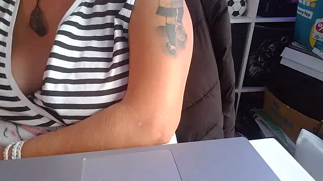 Milf Lady Frankfurt online show from 09/27/25, 12:22