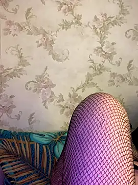 Snapshot of siennsky chatting on 10/20/25, 08:53 siennsky online show from 10/20/25, 08:53