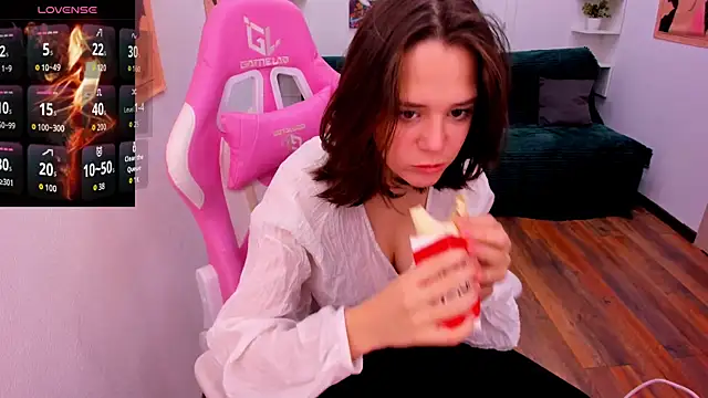 Snapshot of Nanami_hot_ chatting on 11/29/25, 10:37 Nanami hot online show from 11/29/25, 10:37