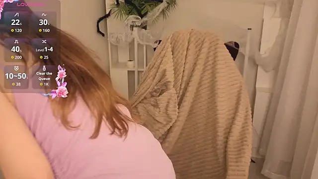 Snapshot of KarenSmitht chatting on 11/02/25, 03:50 KarenSmitht online show from 11/02/25, 03:50