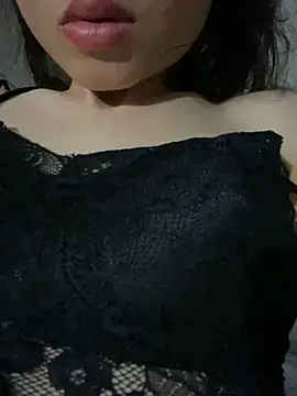 Snapshot of Bella_sexy98 chatting on 10/05/25, 01:24 Bella sexy98 online show from 10/05/25, 01:24