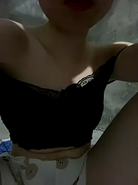 Snapshot of Bella_sexy98 chatting on 10/01/25, 02:32 Bella sexy98 online show from 10/01/25, 02:32