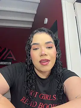 Snapshot of krisstenSantos chatting on 02/17/26, 01:08 krisstenSantos online show from 02/17/26, 01:08