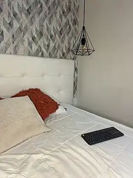 Snapshot of krisstenSantos chatting on 12/21/25, 03:47 krisstenSantos online show from 12/21/25, 03:47