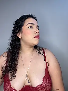 Snapshot of krisstenSantos chatting on 10/18/25, 02:30 krisstenSantos online show from 10/18/25, 02:30