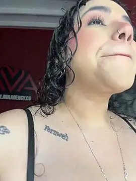 Snapshot of krisstenSantos chatting on 02/20/26, 01:35 krisstenSantos online show from 02/20/26, 01:35