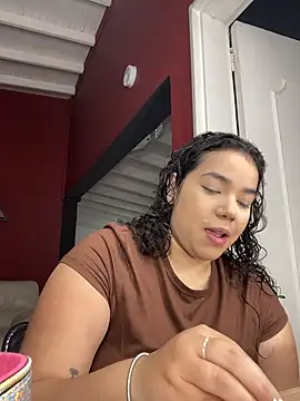 Snapshot of krisstenSantos chatting on 10/16/25, 11:40 krisstenSantos online show from 10/16/25, 11:40