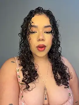 Snapshot of krisstenSantos chatting on 02/07/26, 01:41 krisstenSantos online show from 02/07/26, 01:41