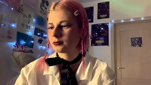 Snapshot of PinkVampire chatting on 09/27/25, 05:08 PinkVampire online show from 09/27/25, 05:08