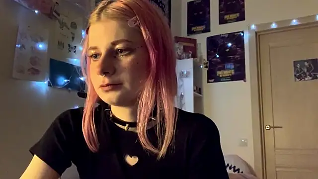 Snapshot of PinkVampire chatting on 10/05/25, 06:09 PinkVampire online show from 10/05/25, 06:09