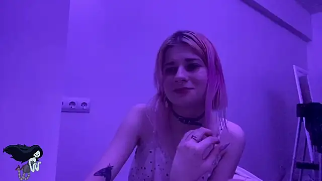 Snapshot of PinkVampire chatting on 10/31/25, 07:21 PinkVampire online show from 10/31/25, 07:21