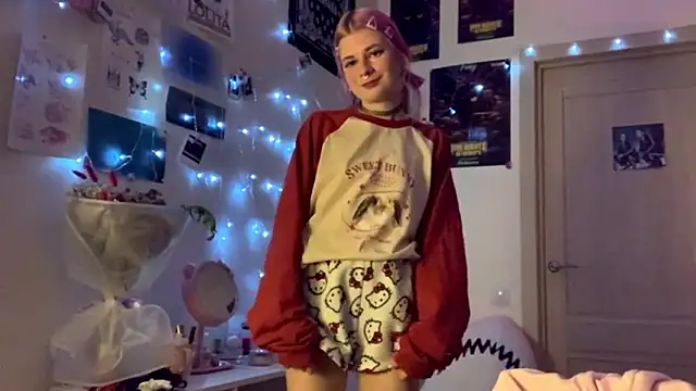 Snapshot of PinkVampire chatting on 09/29/25, 08:47 PinkVampire online show from 09/29/25, 08:47