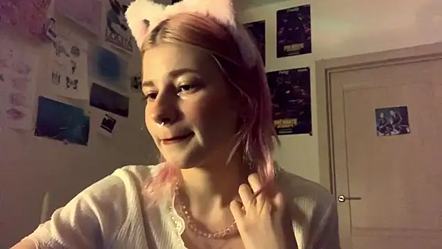 Snapshot of PinkVampire chatting on 10/08/25, 08:09 PinkVampire online show from 10/08/25, 08:09