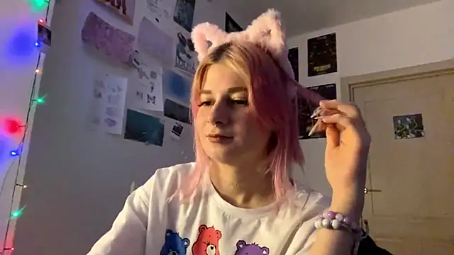 Snapshot of PinkVampire chatting on 10/10/25, 09:26 PinkVampire online show from 10/10/25, 09:26