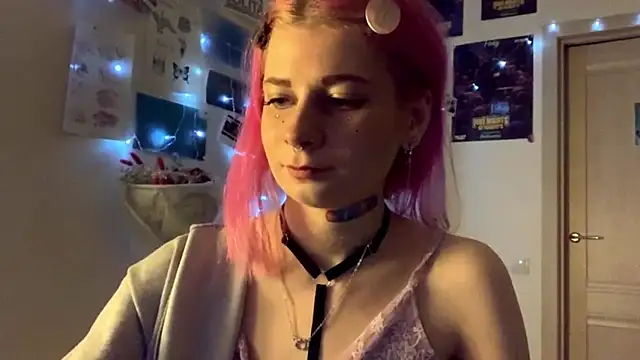 Snapshot of PinkVampire chatting on 09/17/25, 04:20 PinkVampire online show from 09/17/25, 04:20