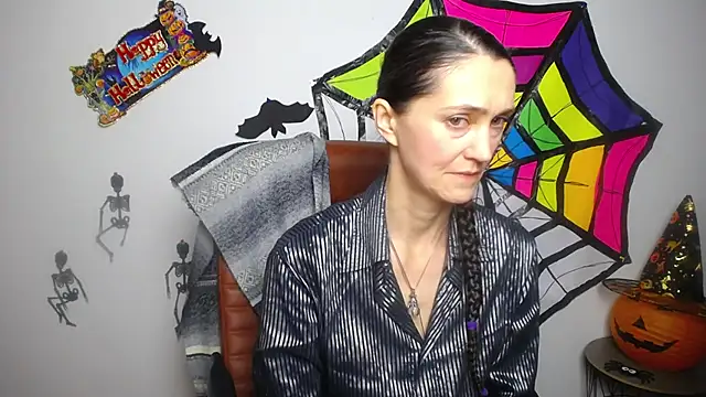 Snapshot of TayaFinch chatting on 10/31/25, 02:46 TayaFinch online show from 10/31/25, 02:46