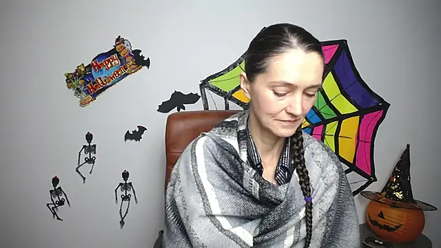 Snapshot of TayaFinch chatting on 11/01/25, 02:33 TayaFinch online show from 11/01/25, 02:33