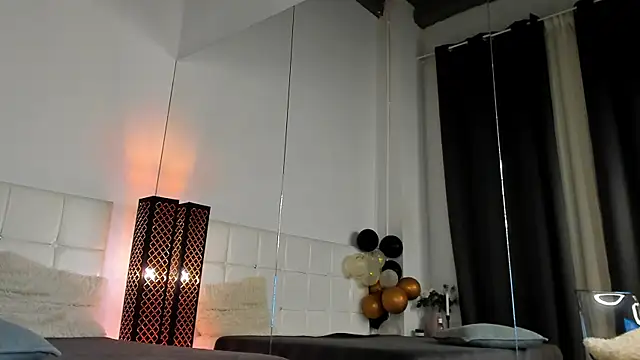 Snapshot of AmiraRees chatting on 12/16/25, 06:50 AmiraRees online show from 12/16/25, 06:50