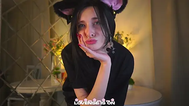 Snapshot of DarcyAspacio chatting on 12/03/25, 11:20 DarcyAspacio online show from 12/03/25, 11:20