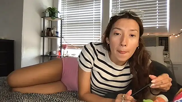 yoursweetestlilly online show from 09/21/25, 11:32