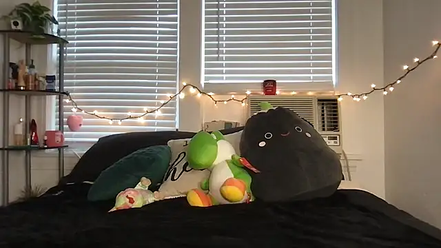 yoursweetestlilly online show from 11/14/25, 04:10