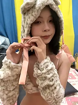 qiqi x online show from 10/10/25, 03:57