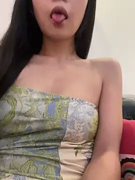 qiqi x online show from 12/22/25, 04:07