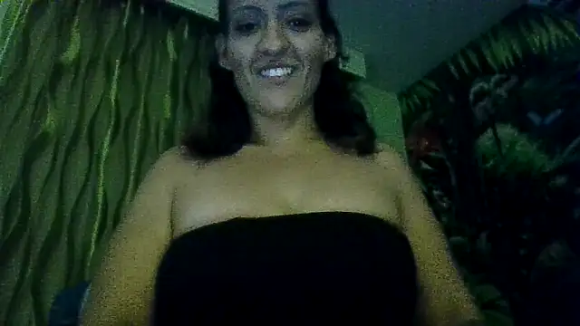 Snapshot of juiicy001 chatting on 01/19/26, 01:37 juiicy001 online show from 01/19/26, 01:37