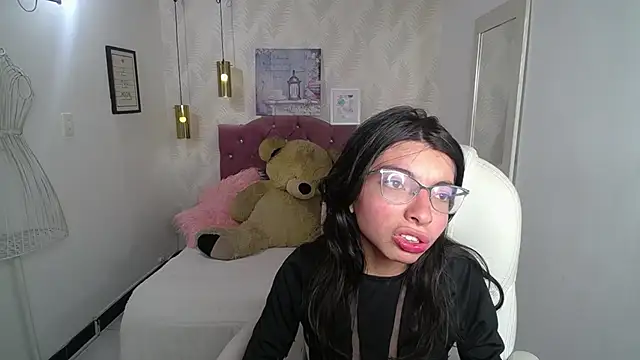 alllyson  online show from 12/04/25, 07:57