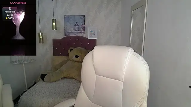 alllyson  online show from 11/11/25, 07:52