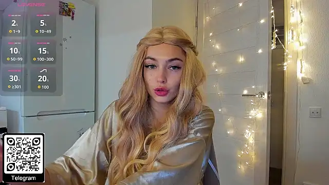 Snapshot of KristenHarrington chatting on 12/18/25, 01:15 KristenHarrington online show from 12/18/25, 01:15