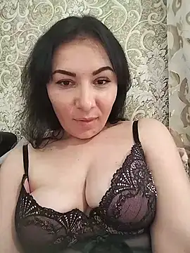 Snapshot of Mia24Blove chatting on 06/03/26, 02:33 Mia24Blove online show from 06/03/26, 02:33
