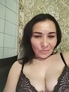 Snapshot of Mia24Blove chatting on 06/07/26, 02:33 Mia24Blove online show from 06/07/26, 02:33