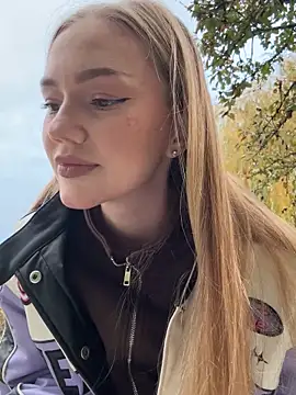 MilaMoone online show from 11/13/25, 01:15