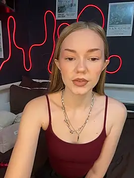 MilaMoone online show from 02/15/26, 11:09