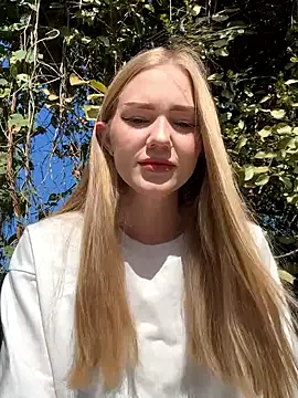 Snapshot of MilaMoone chatting on 09/22/25, 10:10 MilaMoone online show from 09/22/25, 10:10