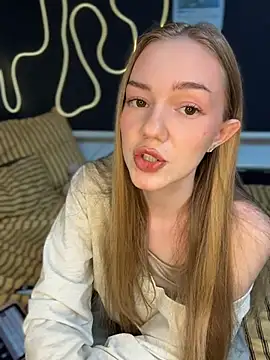 Snapshot of MilaMoone chatting on 05/28/26, 11:16 MilaMoone online show from 05/28/26, 11:16