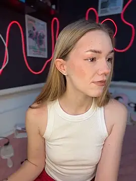 MilaMoone online show from 04/19/26, 10:16