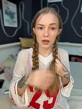 MilaMoone online show from 06/14/26, 12:06