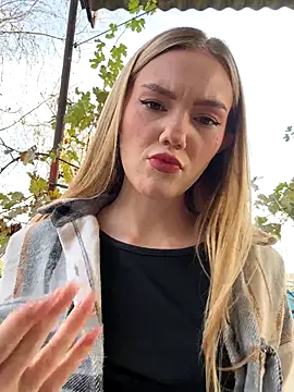 MilaMoone online show from 11/05/25, 09:56