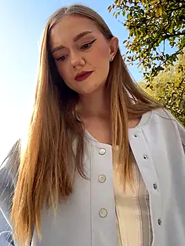 MilaMoone online show from 11/08/25, 11:25